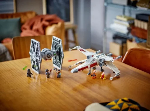 LEGO Star Wars TIE Fighter & X-wing Mash-up - Image 2