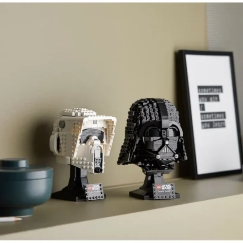 Alternative view of LEGO Darth Vader Helmet 75304