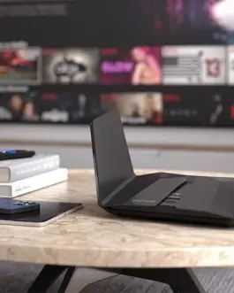 Alternative view of Netgear Netgear RAXE500 router WiFi 6 AX11000