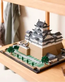 Alternative view of LEGO LEGO Architecture 21060 Himeji Castle