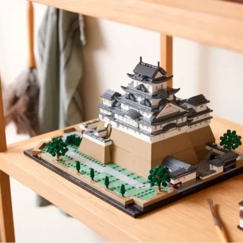 Alternative view of LEGO LEGO Architecture 21060 Himeji Castle