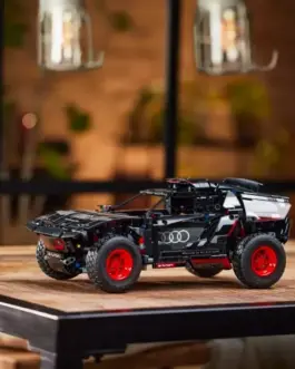 Alternative view of LEGO LEGO Technic 42160 Audi RS Q e-tron