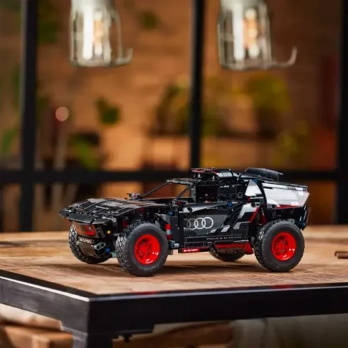 Alternative view of LEGO LEGO Technic 42160 Audi RS Q e-tron