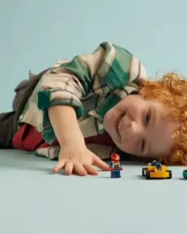 Alternative view of LEGO LEGO City 60400 Go-Karts and Race Drivers