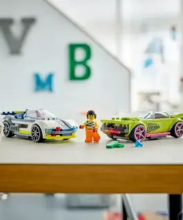 Alternative view of LEGO Klocki City 60415 Pościg radiowozu za muscle carem