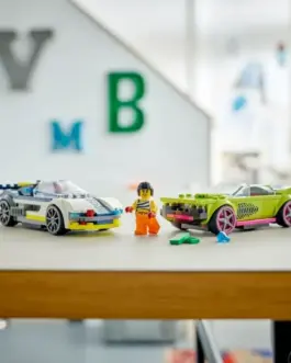 Alternative view of LEGO Klocki City 60415 Pościg radiowozu za muscle carem