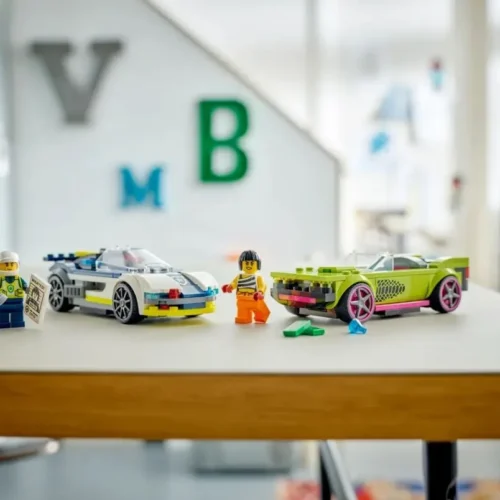 Alternative view of LEGO Klocki City 60415 Pościg radiowozu za muscle carem