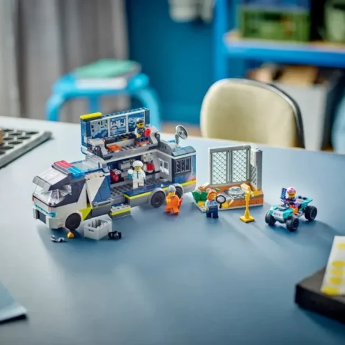 Alternative view of LEGO LEGO City 60418 Police Mobile Crime Lab Truck
