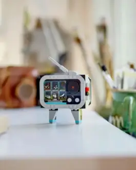 Alternative view of LEGO LEGO Creator 31147 Retro camera