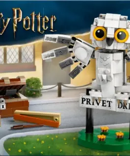 Alternative view of LEGO LEGO Harry Potter 76425 Hedwig at 4 Privet Drive