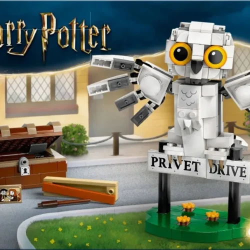 Alternative view of LEGO LEGO Harry Potter 76425 Hedwig at 4 Privet Drive