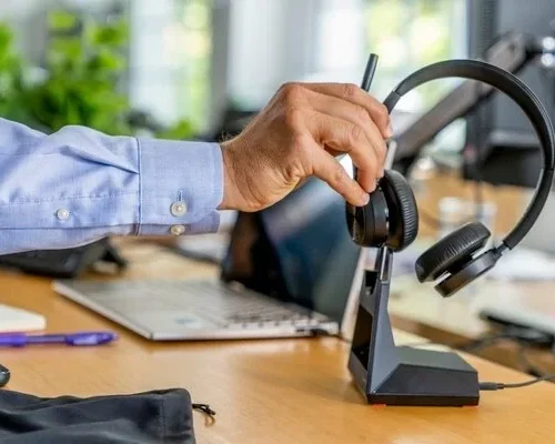 POLY Voyager 4320 USB-A Headset +BT700 dongle 76U49AA