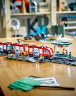 Alternative view of LEGO LEGO City Downtown Streetcar and Station