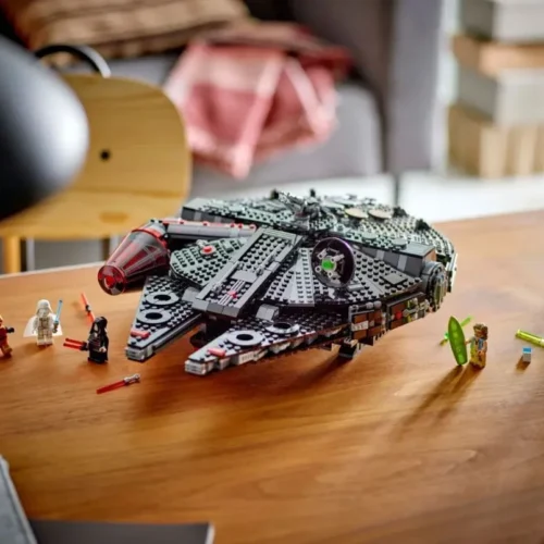 Alternative view of LEGO Star Wars The Dark Falcon