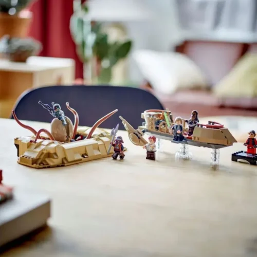 Alternative view of LEGO Star Wars Desert Skiff & Sarlacc Pit