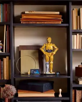 Alternative view of LEGO Star Wars C-3PO