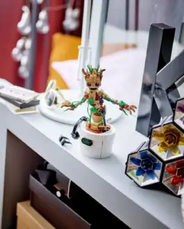 Alternative view of LEGO Marvel Super Heroes Dancing Groot