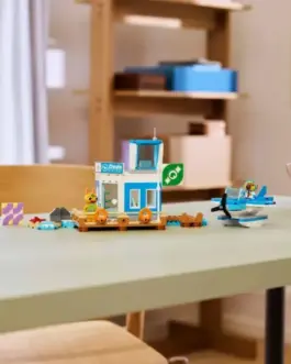 Alternative view of LEGO Animal Crossing Fly with Dodo Airlines