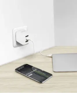 Alternative view of DICOTA зарядно GaN 32W 2xUSB-A 1xUSB-C бял