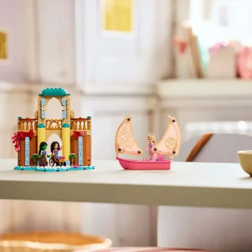 Alternative view of LEGO Bricks Wicked 75681 Glinda, Elphaba & Nessarose at Shiz University