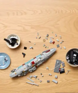 Alternative view of LEGO LEGO Star Wars 75405 Home One Starcruiser