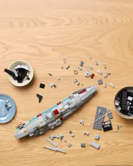 Alternative view of LEGO LEGO Star Wars 75405 Home One Starcruiser