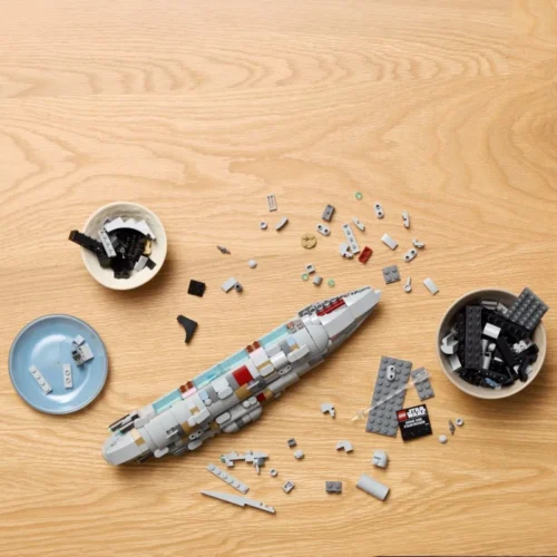 Alternative view of LEGO Blocks Star Wars 75405 Home One Starcruiser