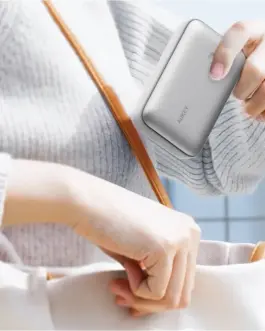 Alternative view of AUKEY PB-Y57 Frozen Whi te Mini външна батерия 2000