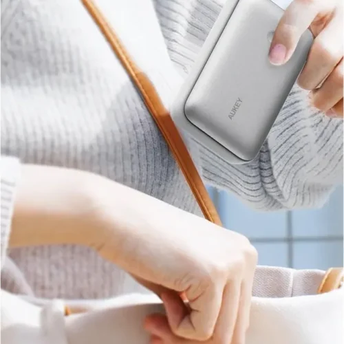 Alternative view of AUKEY PB-Y57 Frozen Whi te Mini външна батерия 2000