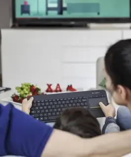 Logitech K400+ Wireless Touch Keyboard черен