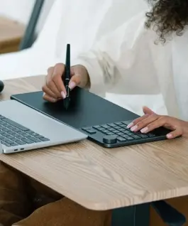 Alternative view of Графичен таблет HUION Inspiroy Keydial KD200, USB-C, Bluetooth, Metal Grey