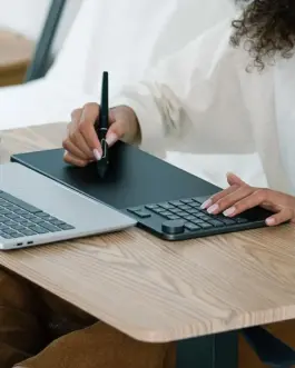 Alternative view of Графичен таблет HUION Inspiroy Keydial KD200, USB-C, Bluetooth, Metal Grey