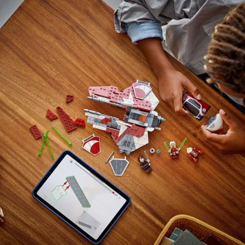 LEGO Star Wars – Ahsoka’s Jedi Interceptor