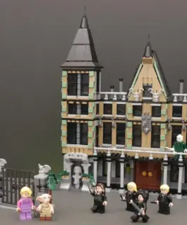 LEGO Harry Potter country estate of the Malfoy family – 76453