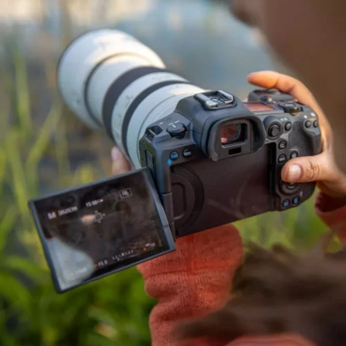 Alternative view of Canon EOS R5 Mirrorless Camera + RF24-105 F4L IS USM 4147C015