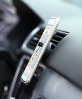 Techly магнитна стойка за кола on the phone