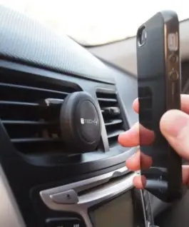 Techly магнитна стойка за кола on the phone