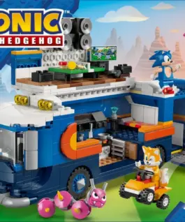 Alternative view of LEGO Team Sonic Command Truck