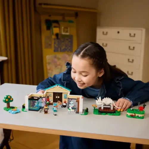 Alternative view of LEGO Animal Crossing 77056 Blathers Museum Collection