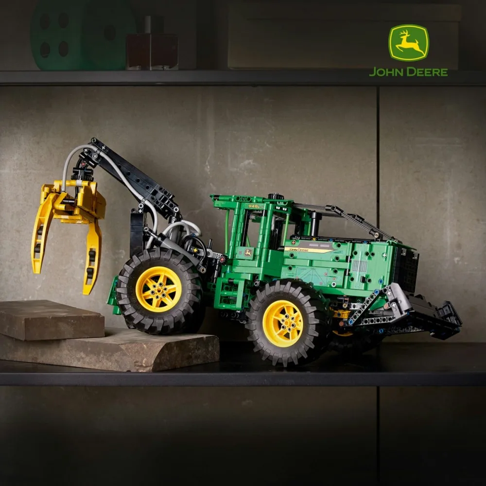 LEGO LEGO Technic 42157 John Deere 948L-II Skidder - Image 5