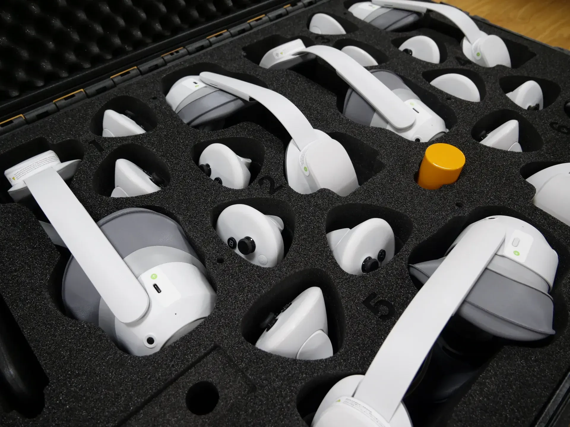 Комплект VR Expert-6 бр PICO 4 Ultra VR очила,куфар, таблет, рутер, аксесоари - Image 12