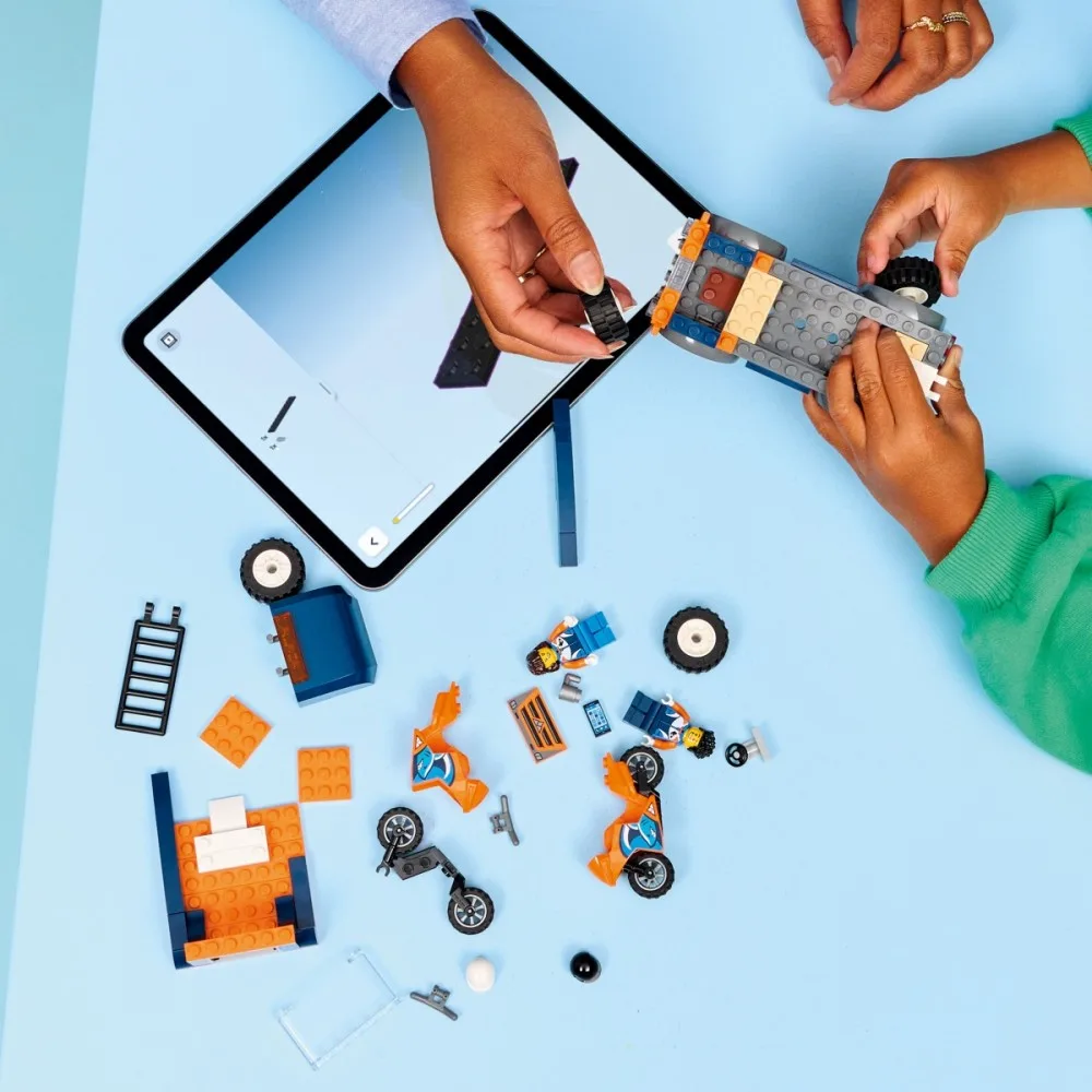 LEGO Blocks City 60491 Motorcycle Transporter - Image 3