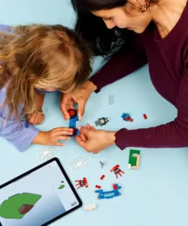 Alternative view of LEGO Blocks SPIDEY 11206 Spidey on his Motorcycle vs. Rhino