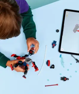 Alternative view of LEGO Blocks Super Heroes 76337 Miles Morales Mech vs. Spider-Man 2099