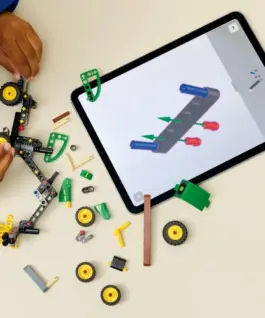 Alternative view of LEGO Blocks Technic 42218 John Deere 1470H Wheeled Harvester