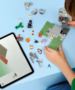 Alternative view of LEGO Blocks Minecraft 21586 The Pale Garden