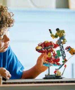 LEGO Blocks Super Heroes 76343 Epic Battle: Hulkbuster vs. The Hulk