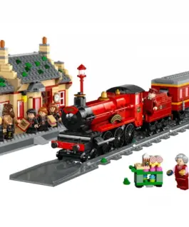 Alternative view of LEGO 76423 Harry Potter Hogwarts Express and Hogsmeade Station
