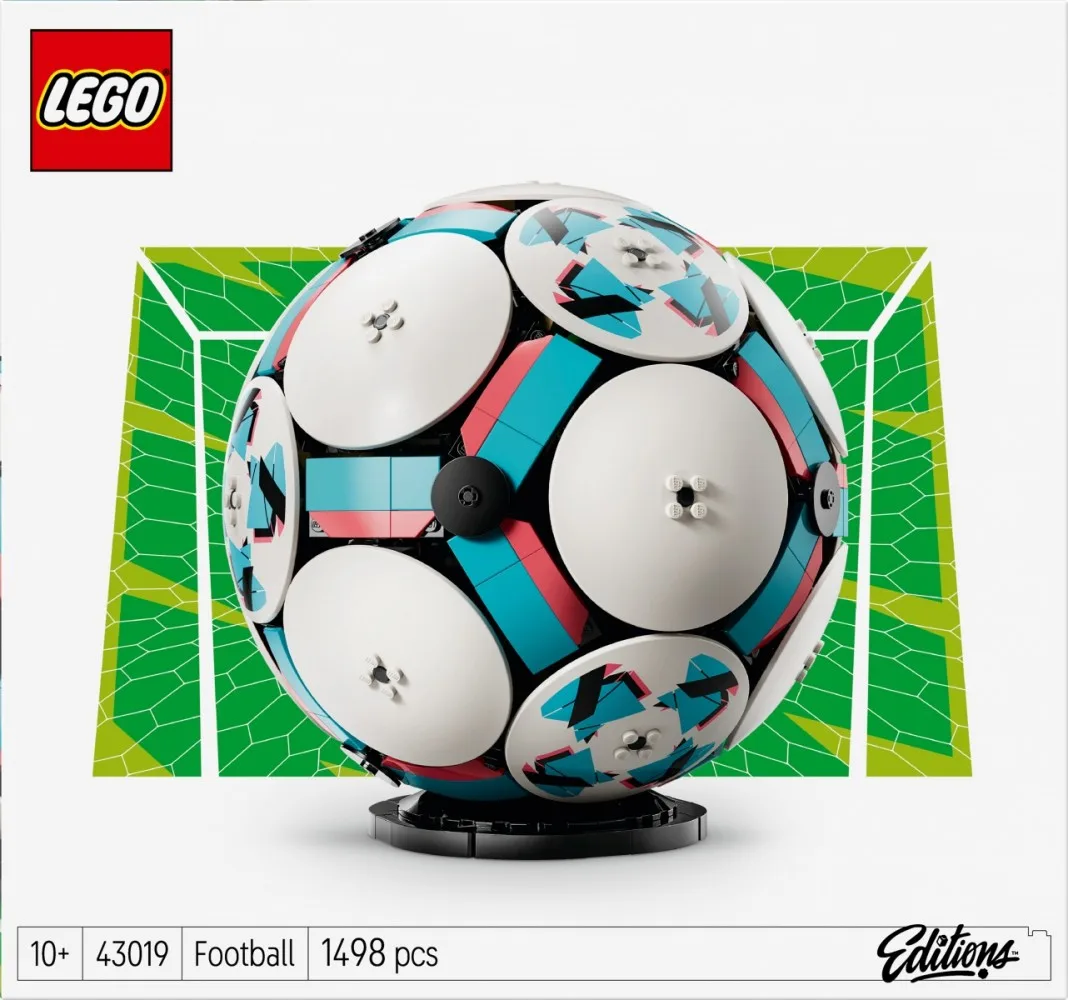 LEGO LEGO Editions 43019 Soccer Ball - Image 3