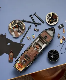 LEGO Bricks Icons 10365 Captain Jack Sparrows Pirate Ship